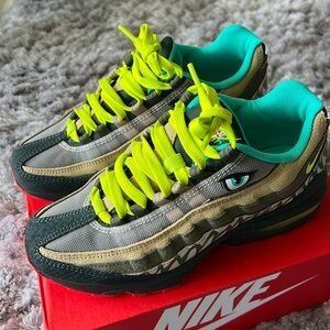 NIKE DINO Sneaker size 5Y (GS) Air max 95